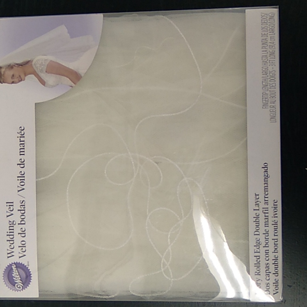 NWT IVORY WEDDING VEIL - Picture 2 of 5